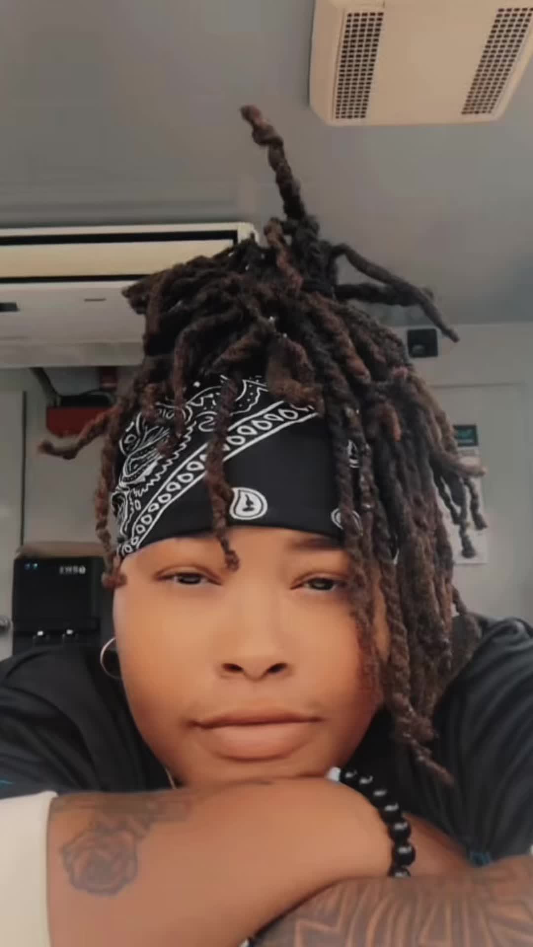 @Poodha🌈🦁🤞🏽