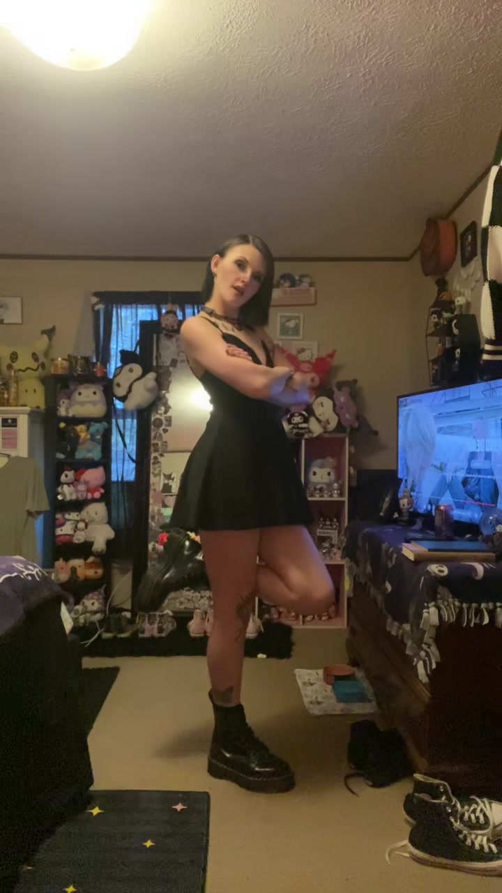 @Blakely 🖤⛓️🏴&zwj;☠️