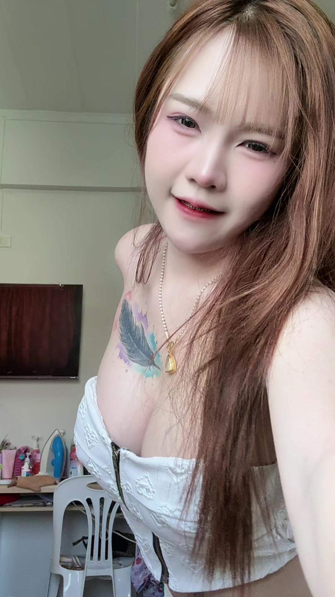 @นุ่น&lsquo;นีออนช่องขายของ