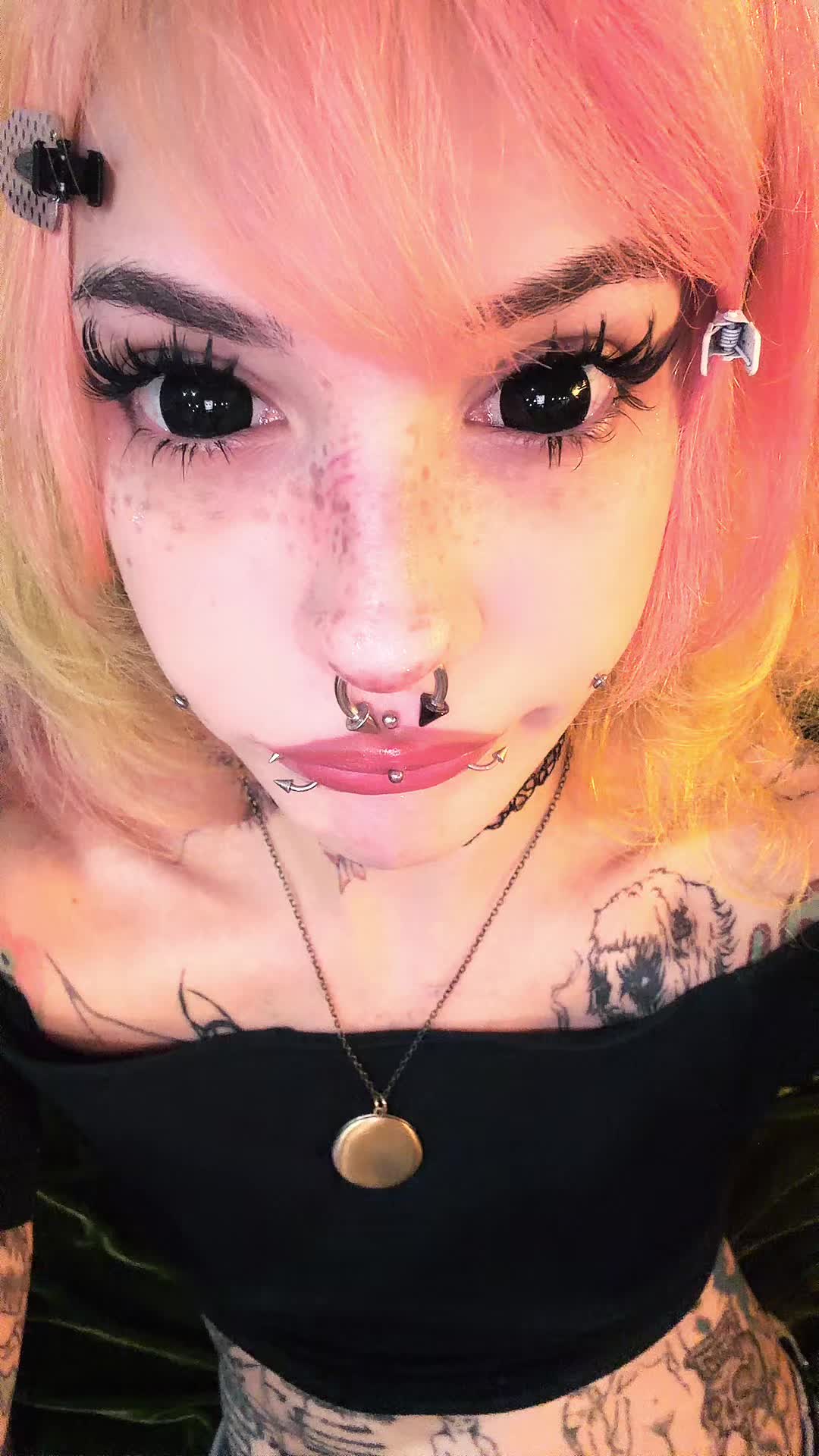 @2003kneesocks