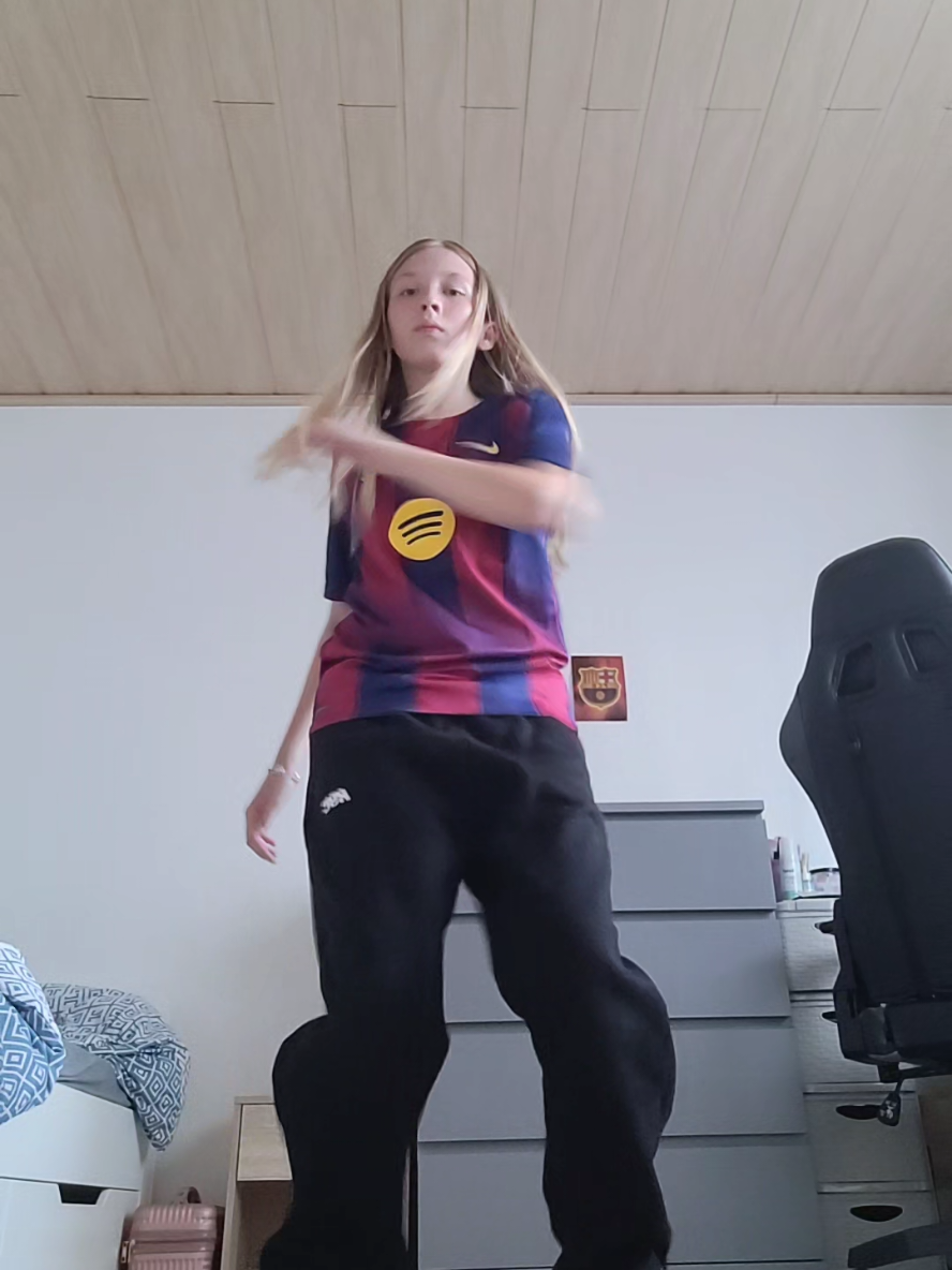 @𝑲𝒍𝒂𝒖𝒅𝒊𝒂