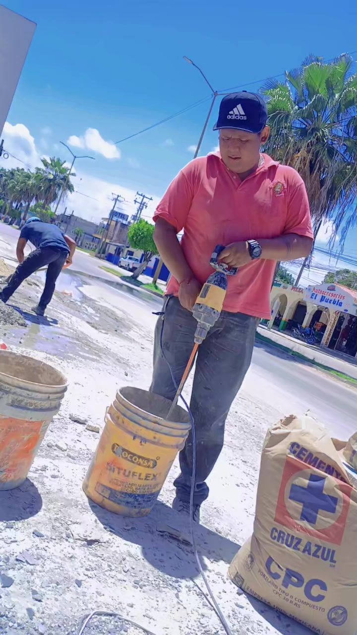 @V&Iacute;CTOR MANUEL