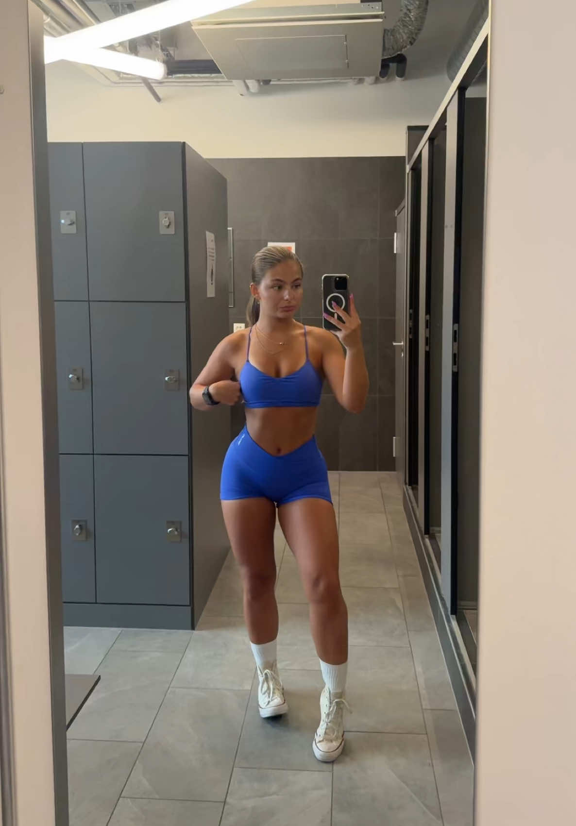 @Ela&iuml;a