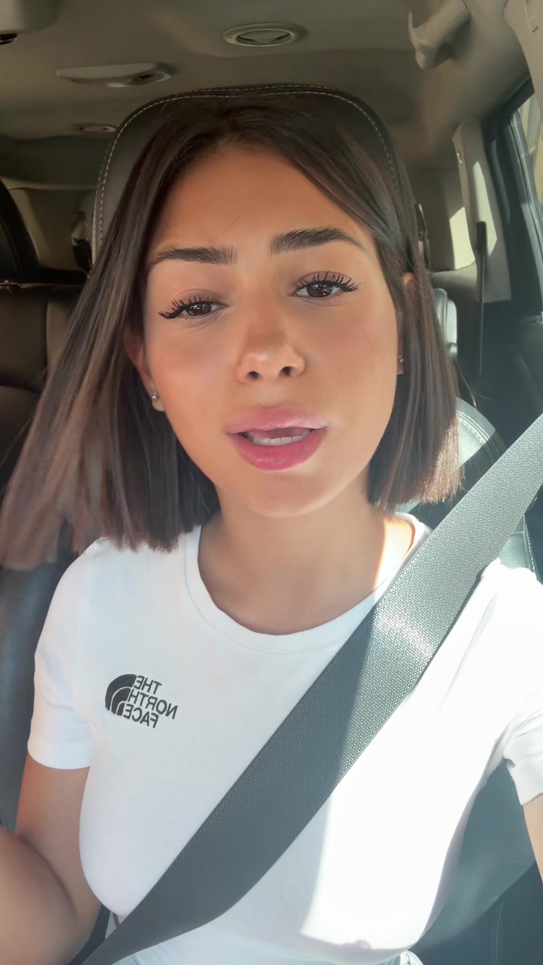 @elisaangiius