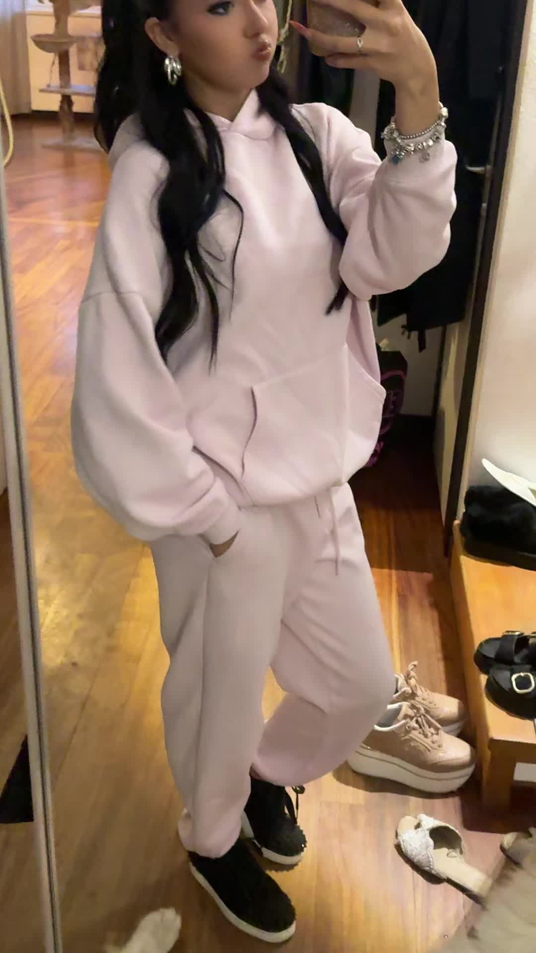 @𝐿𝑒𝑜𝓃𝒶
