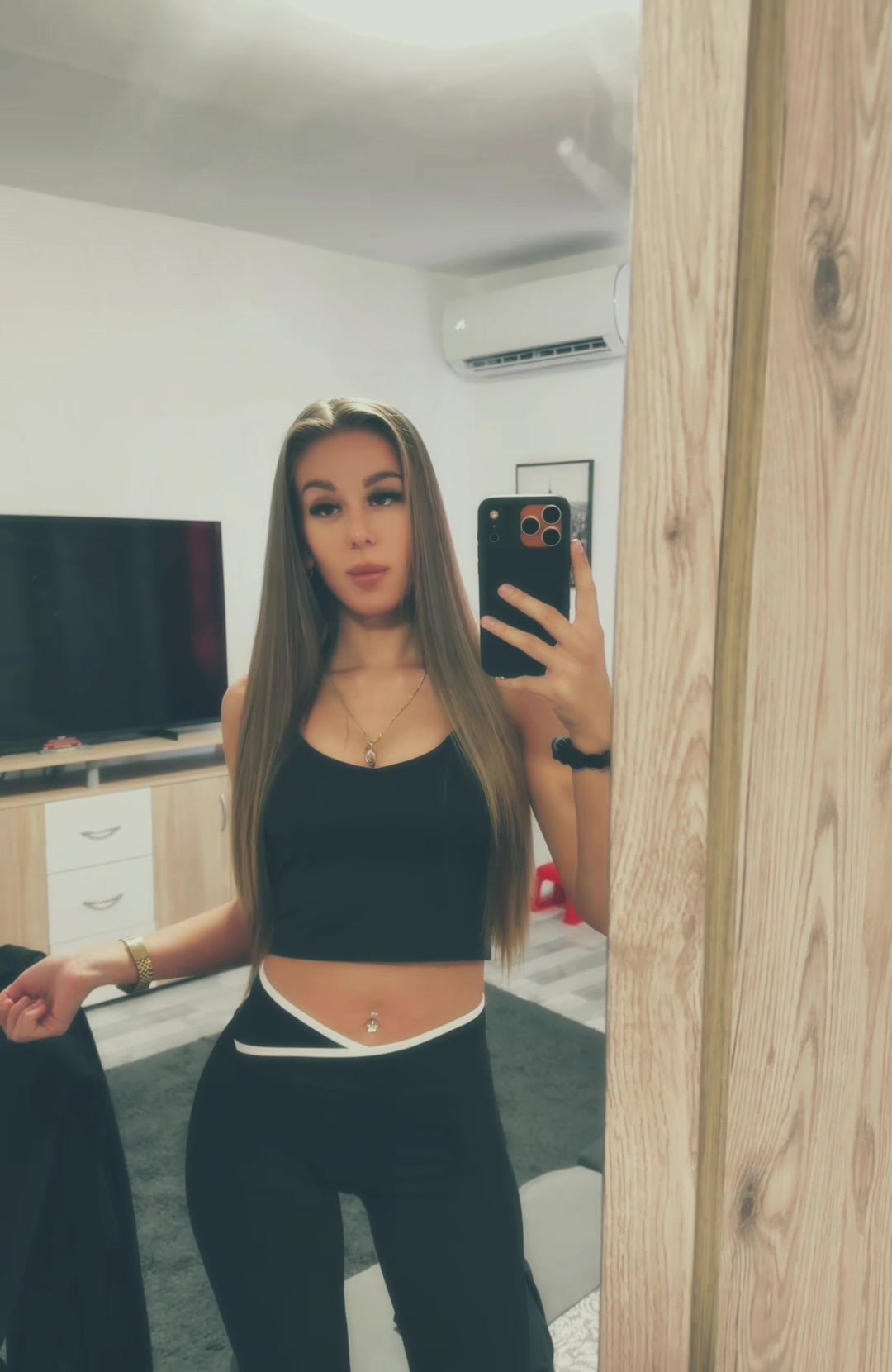 @Alexandra Moldov&aacute;n
