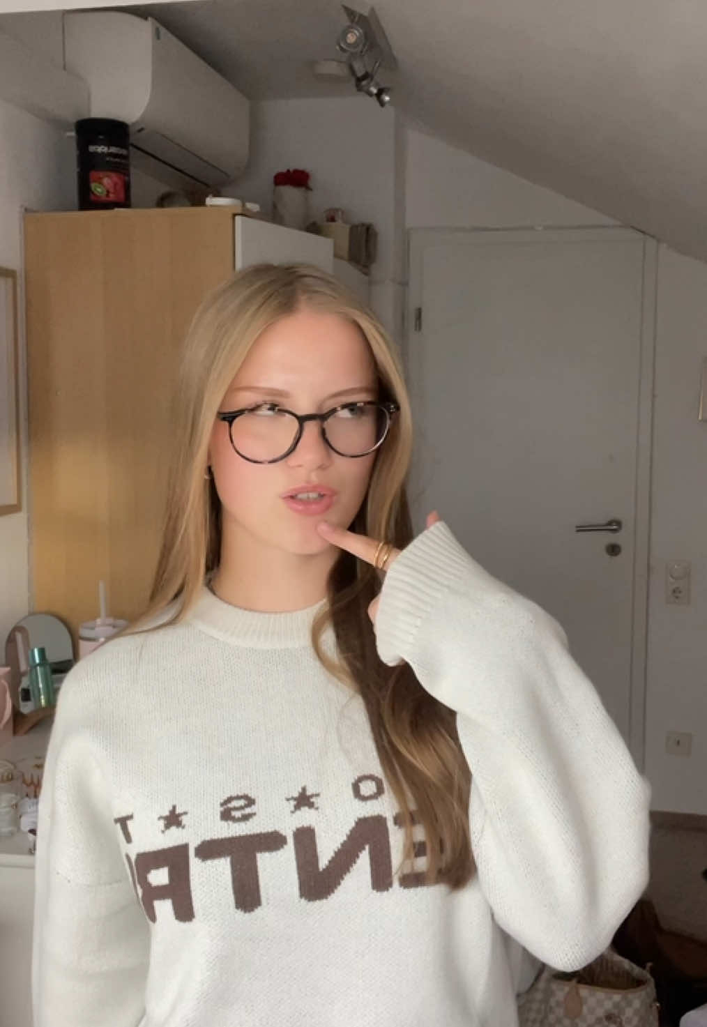 @𝐸𝓂𝒾𝓁𝓎