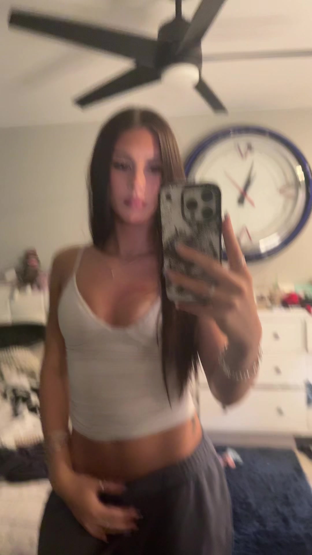 @b🍒
