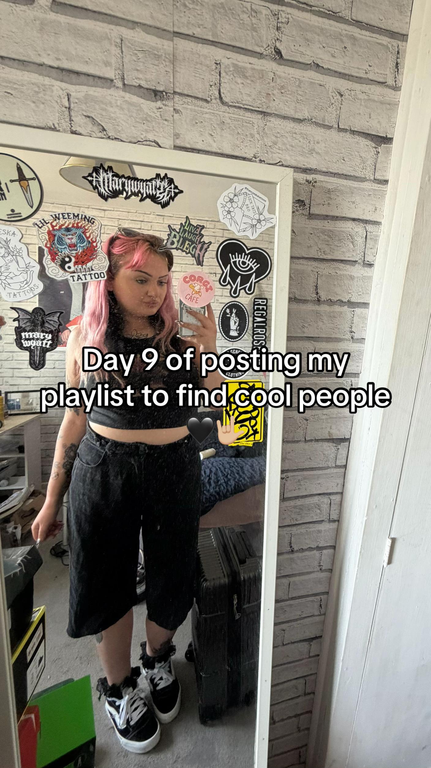 @girl_in_the_pit