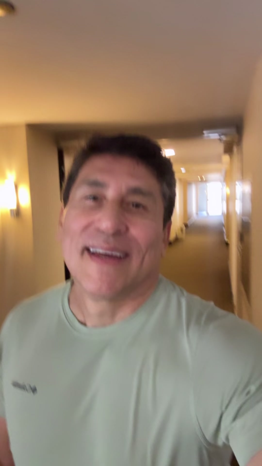 @César Lozano