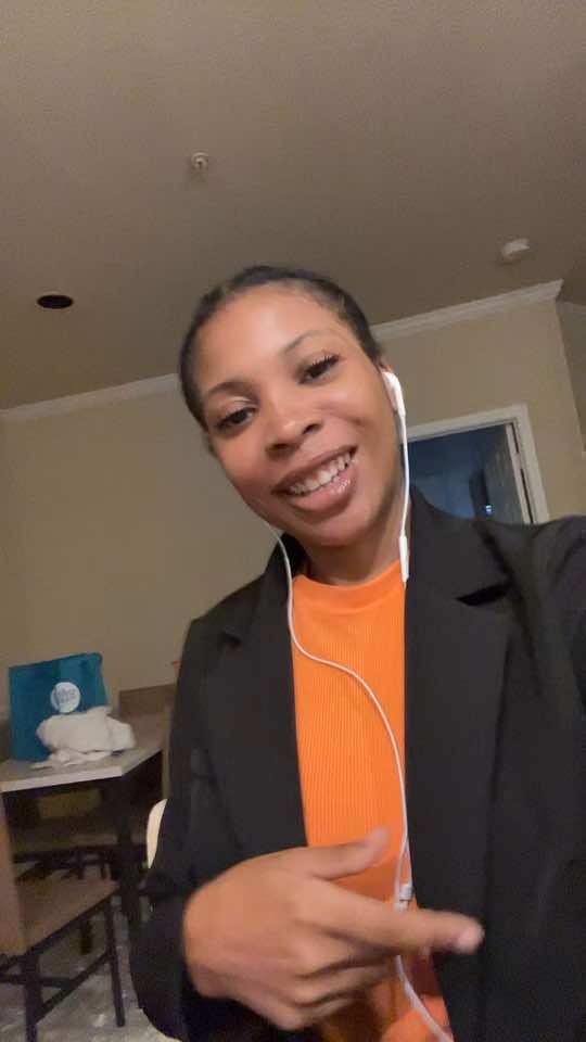 @cruzan.roses_✨🦋🇻🇮🇻🇮