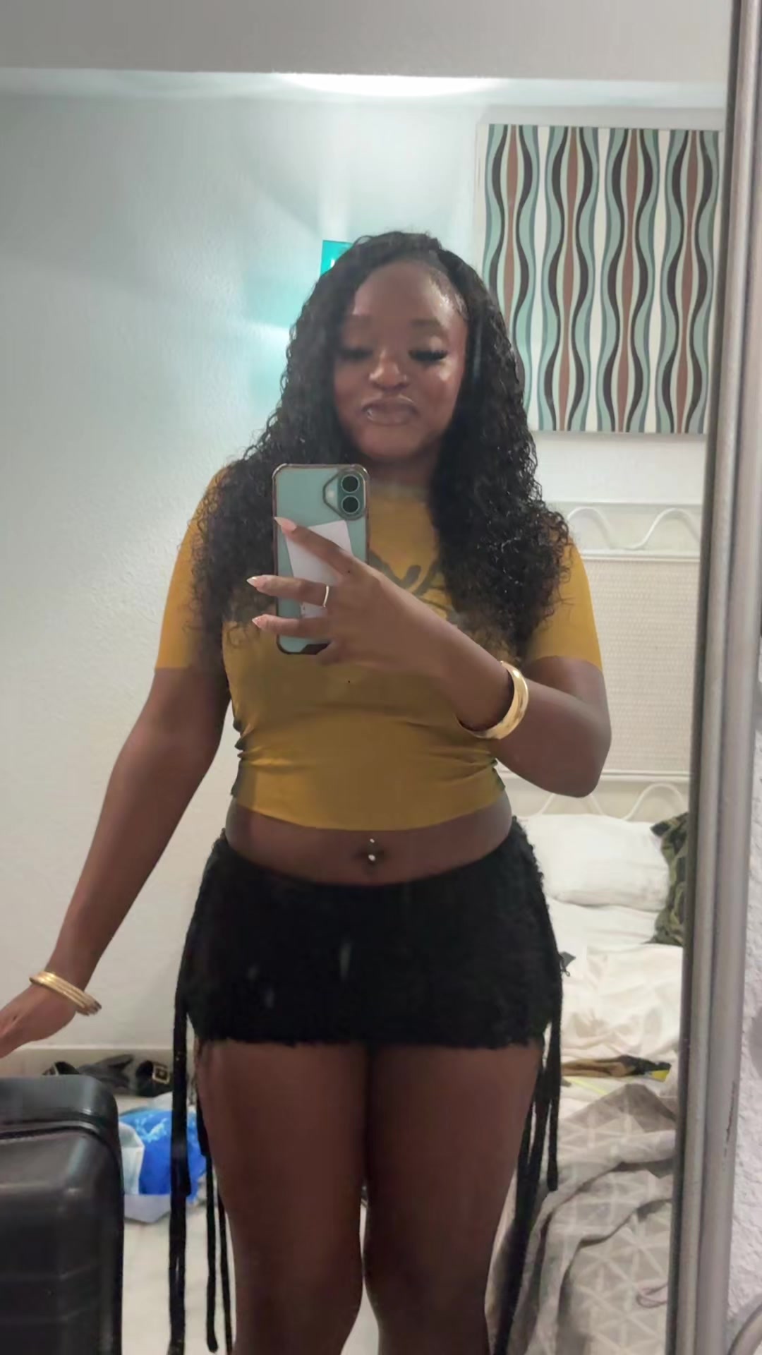 @🙎🏾&zwj;♀️