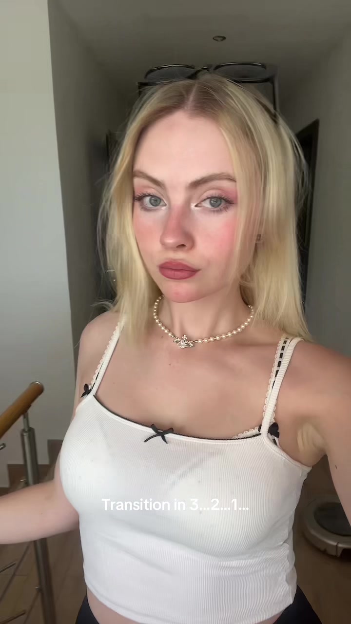 @𝐿𝒾𝓋𝒾𝓃𝑔 𝒹𝑜𝓁𝓁 🐇