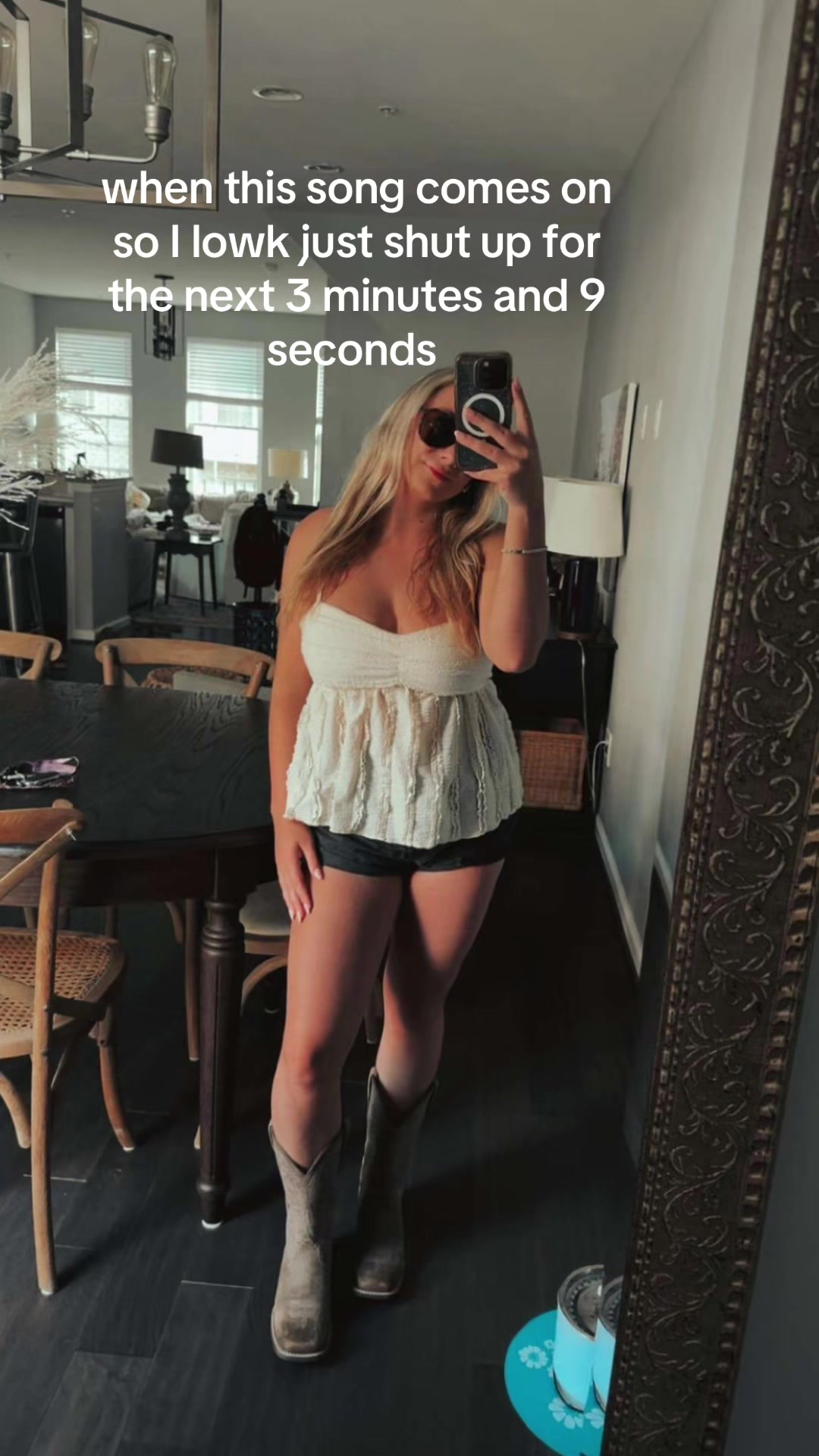 @E L L E