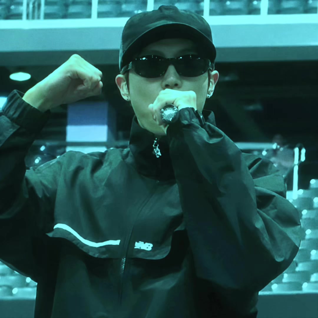 @Kim Taehyung mine bias 💜💜💜