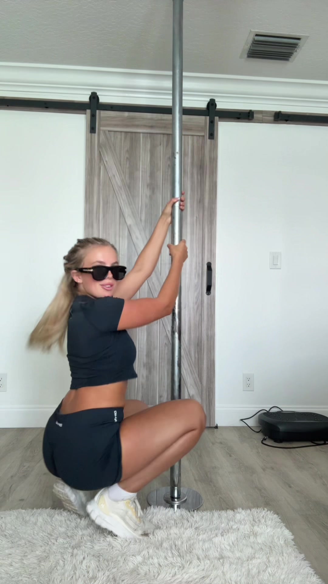 @elliebluegregoria