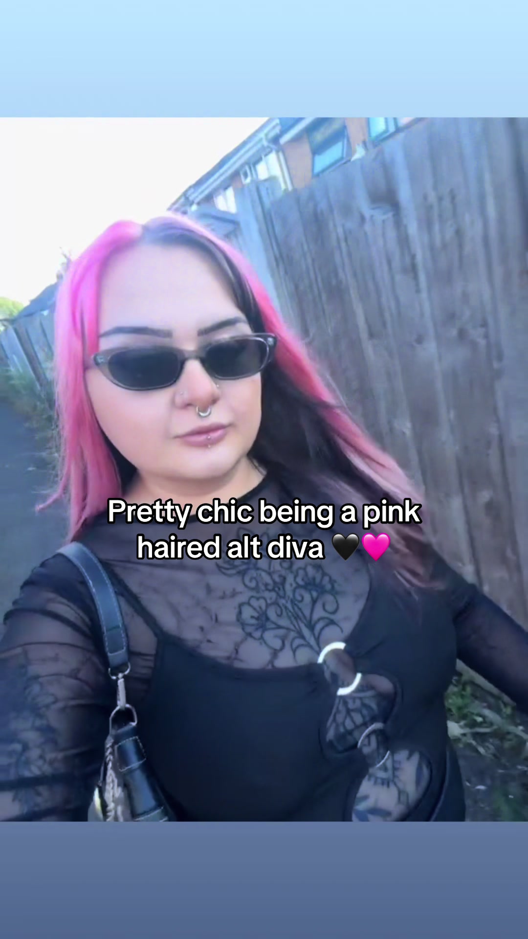 @girl_in_the_pit