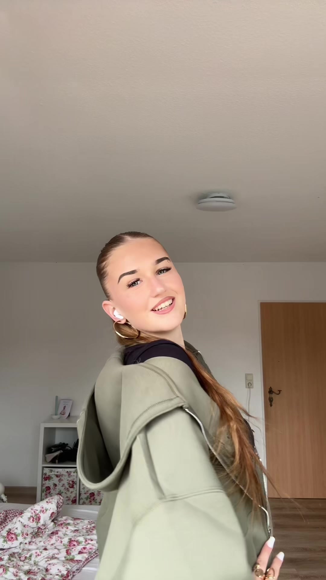 @nelia.byt