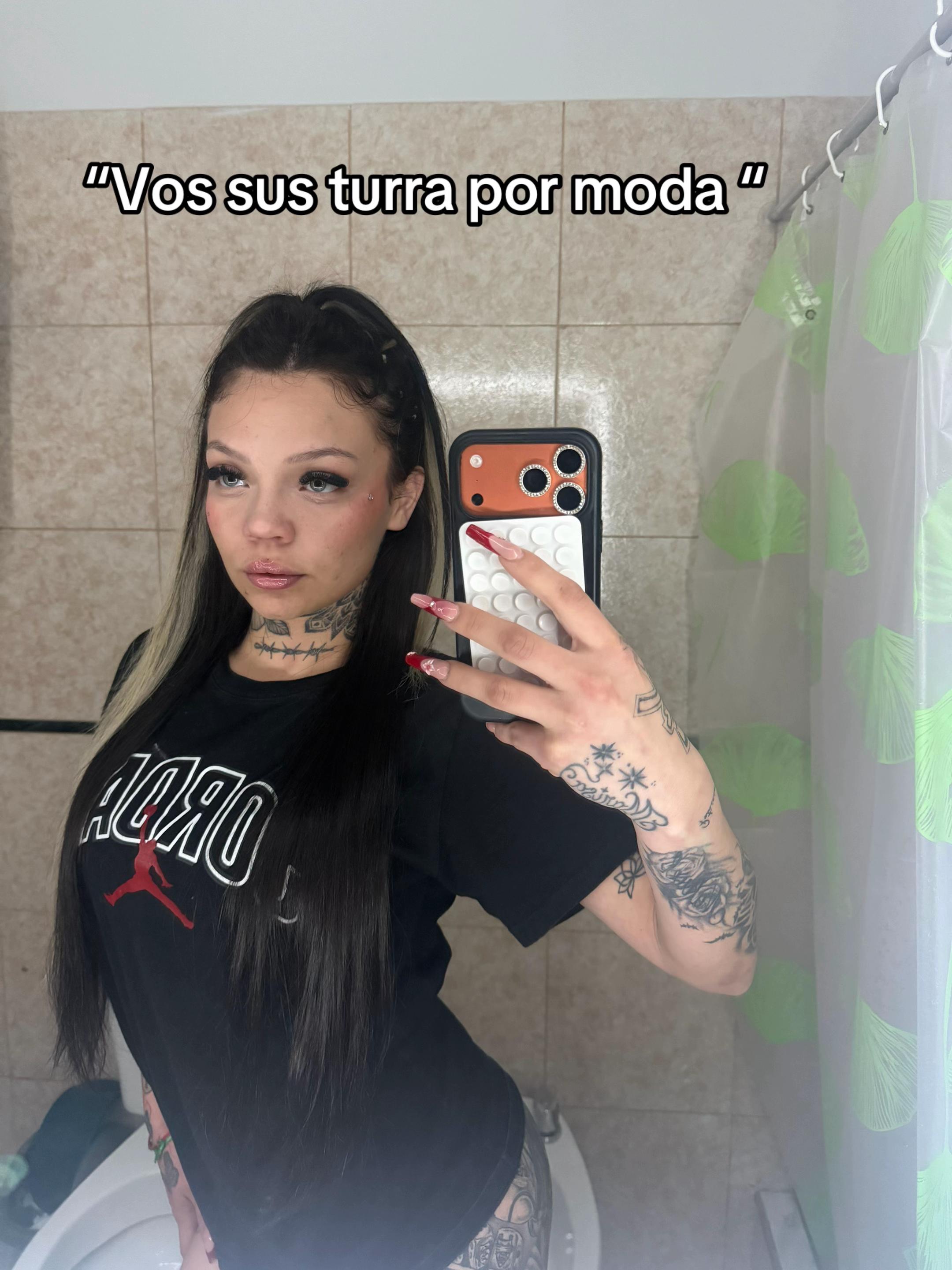 @wachamaldita