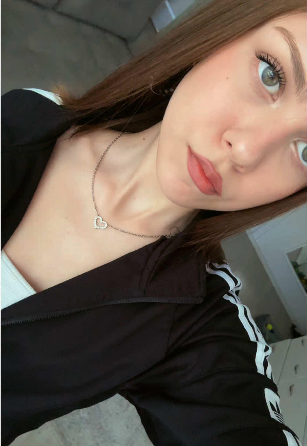 @༒