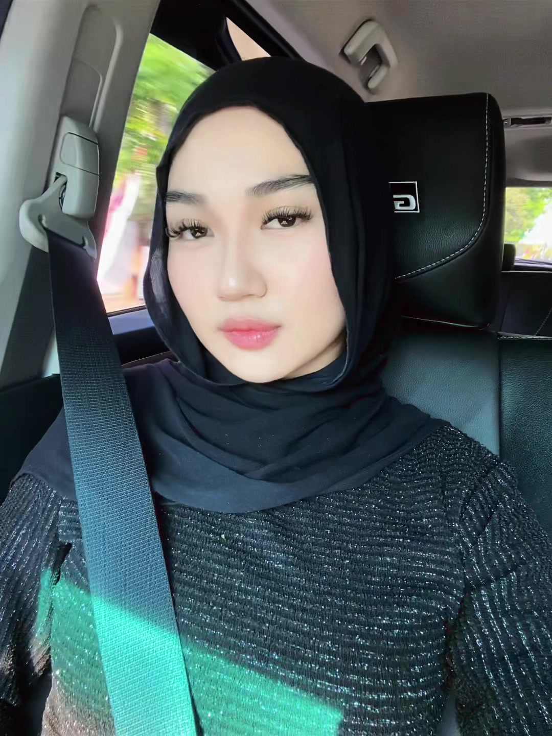 @𝒟