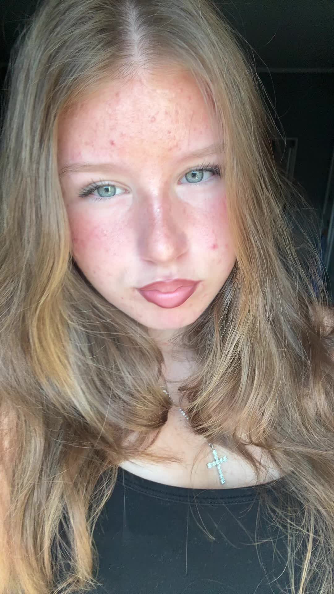 @🧛🏻&zwj;♀️