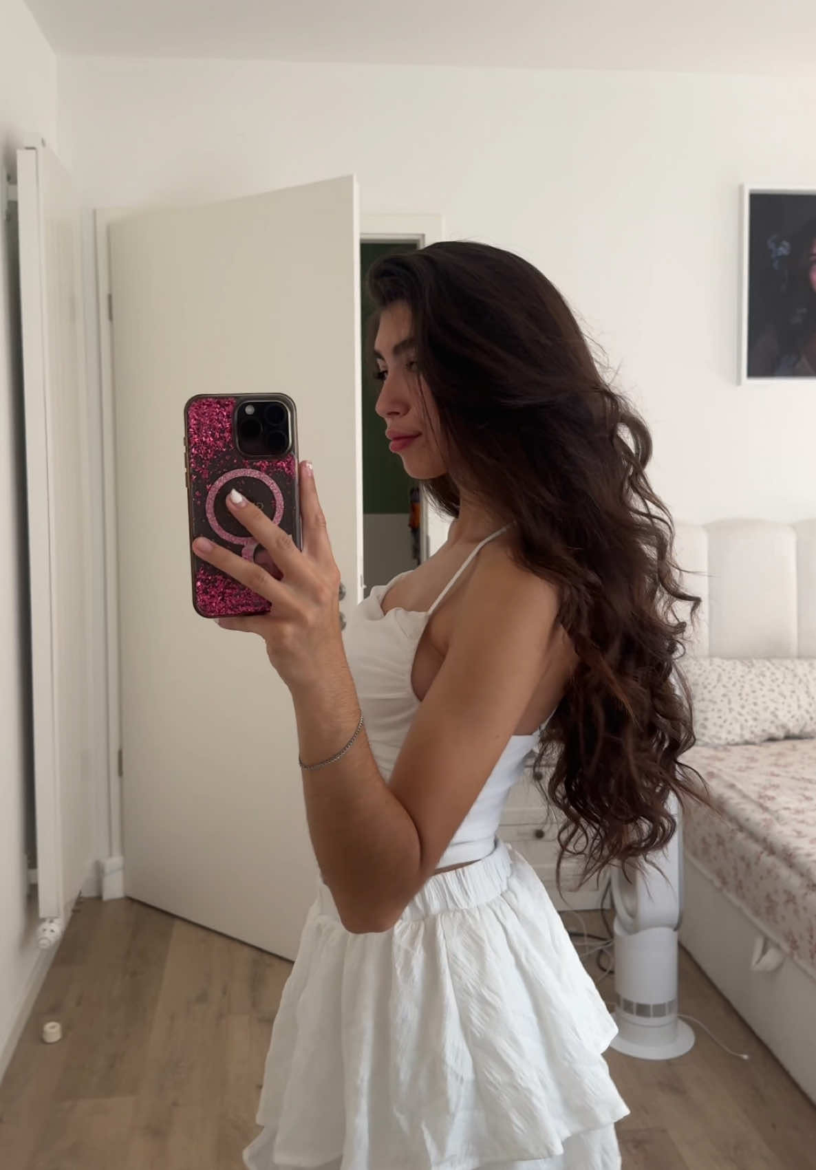 @Bella