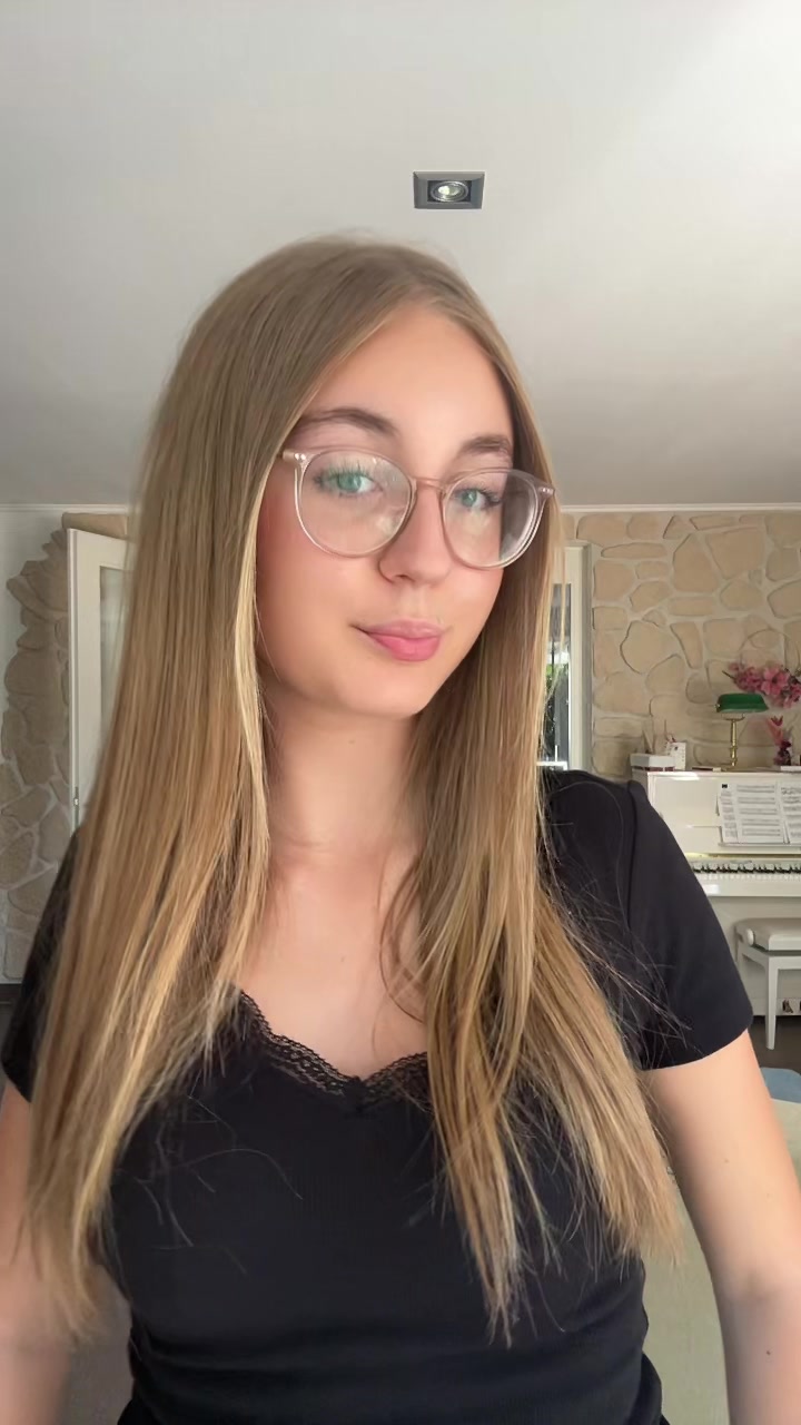 @𝓶𝓪𝓭𝓮𝓵𝓮𝓲𝓷𝓮 💫