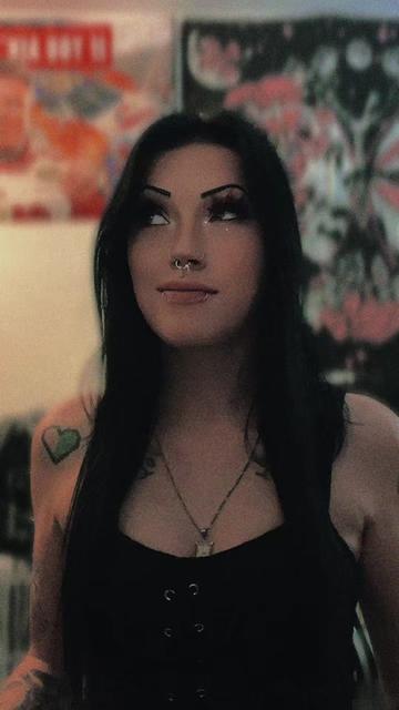 @𝕶𝖆𝖗𝖑𝖞🥀✨🖤
