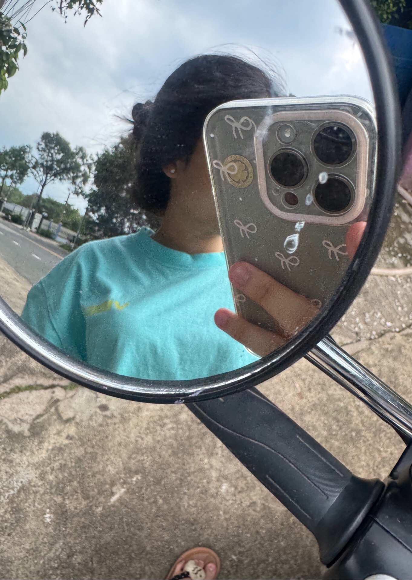@b&agrave; ch&atilde; hơm của bin🥺