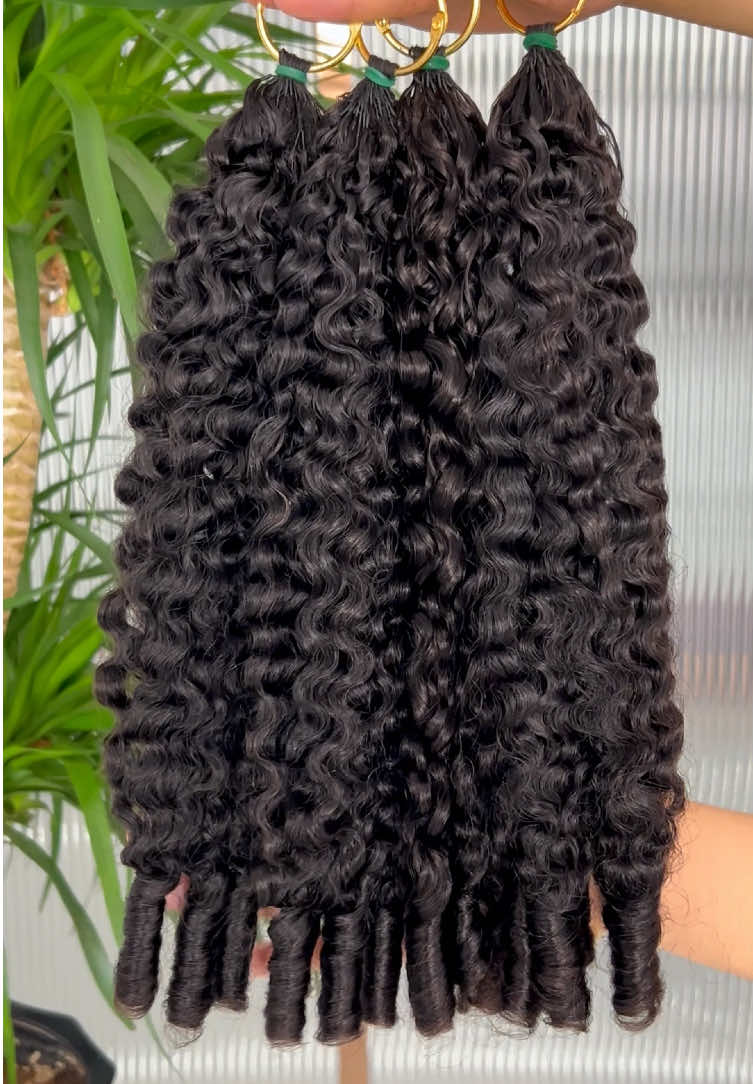 @uwigs hair