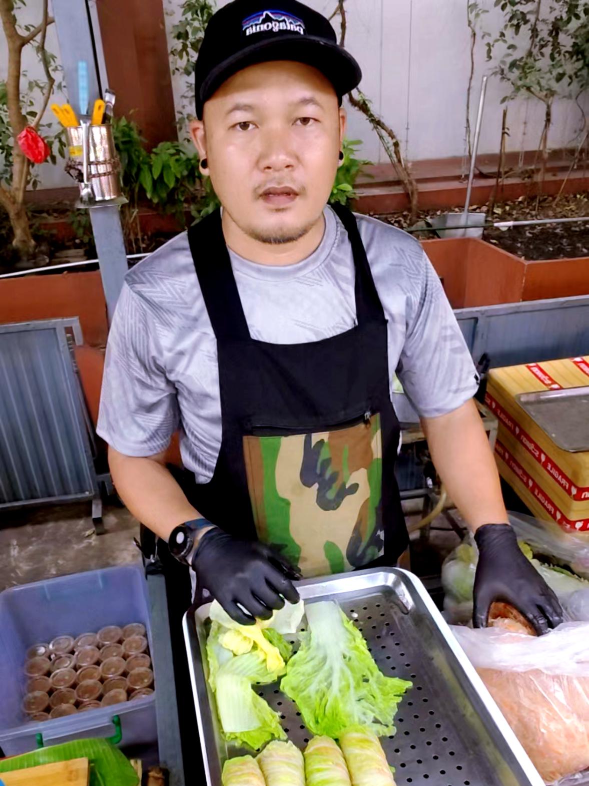 @กรณ์ ที่ทำสุกี้โรลขายไง