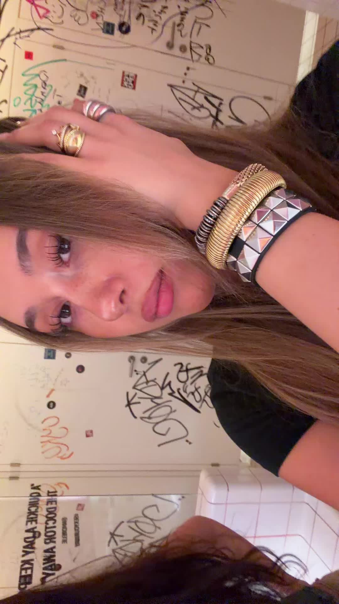 @🐰