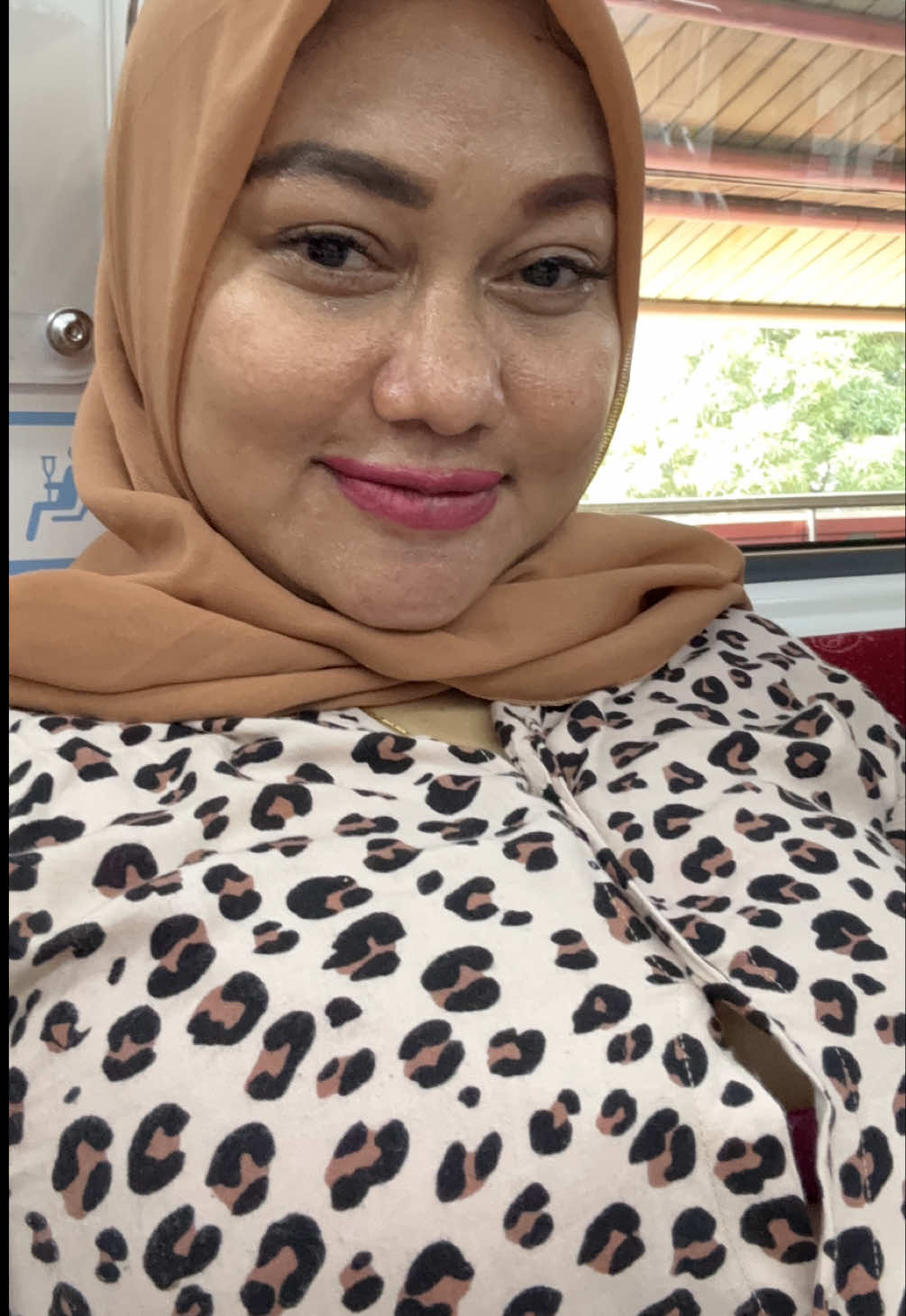@momihzahwavarel