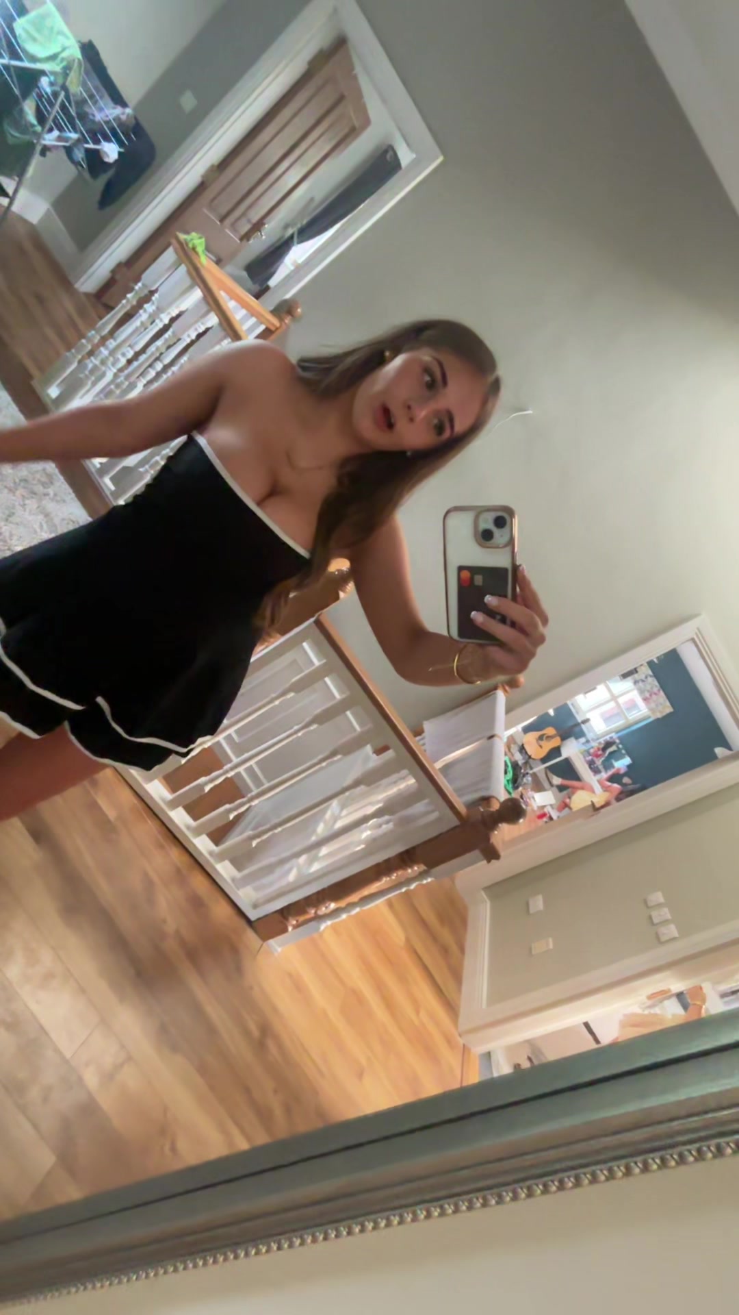 @Ava