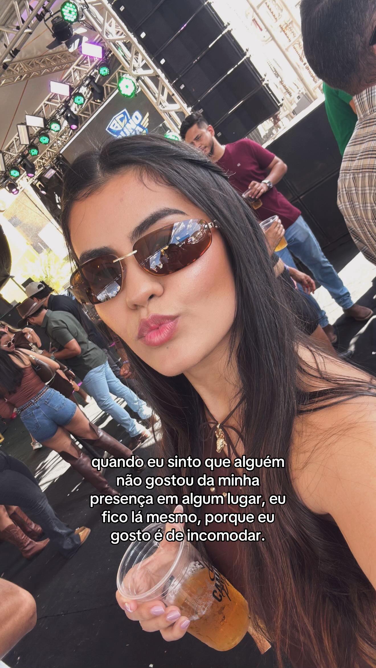 @Alessandra Rozany