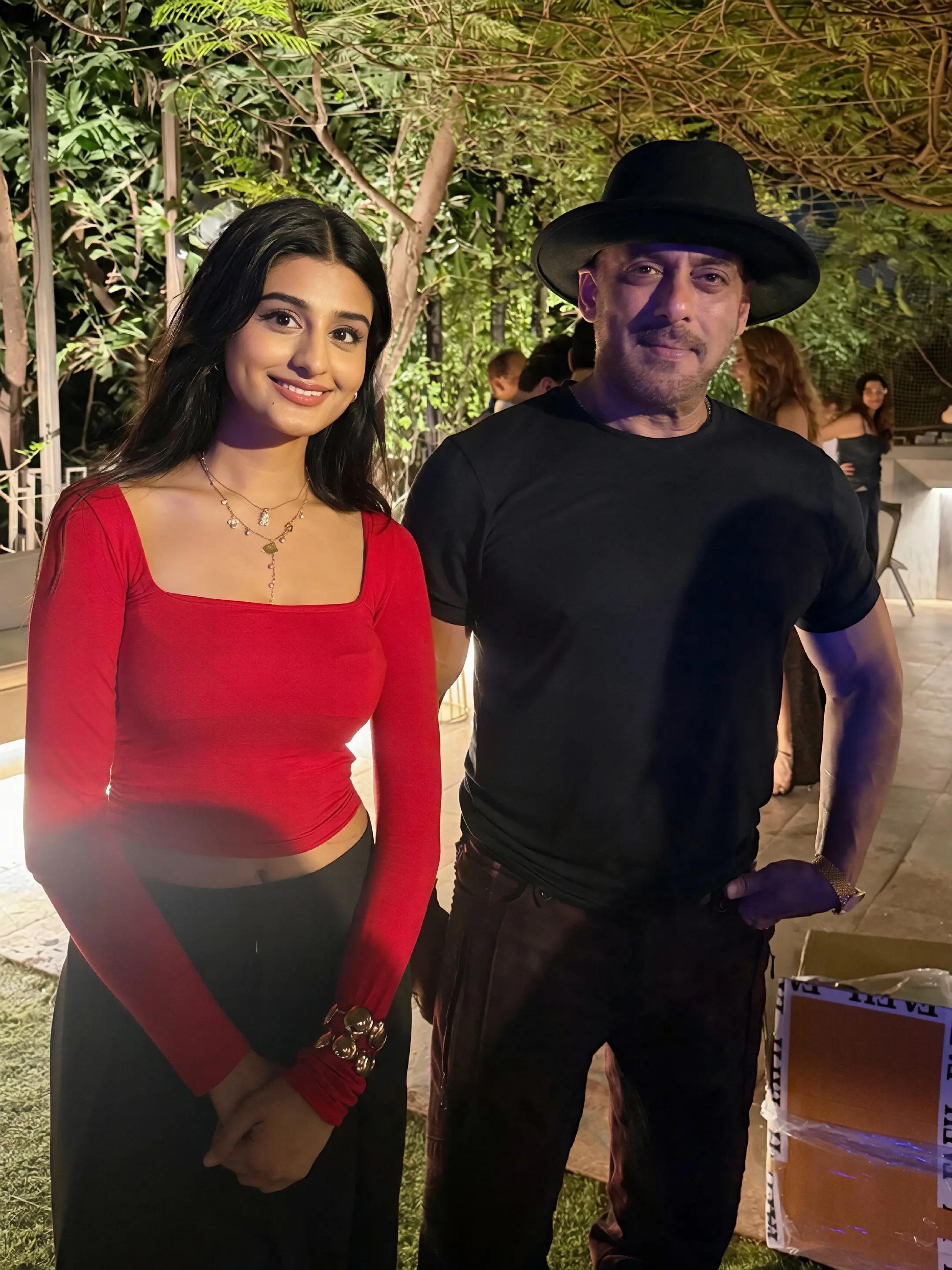 @neelikhan