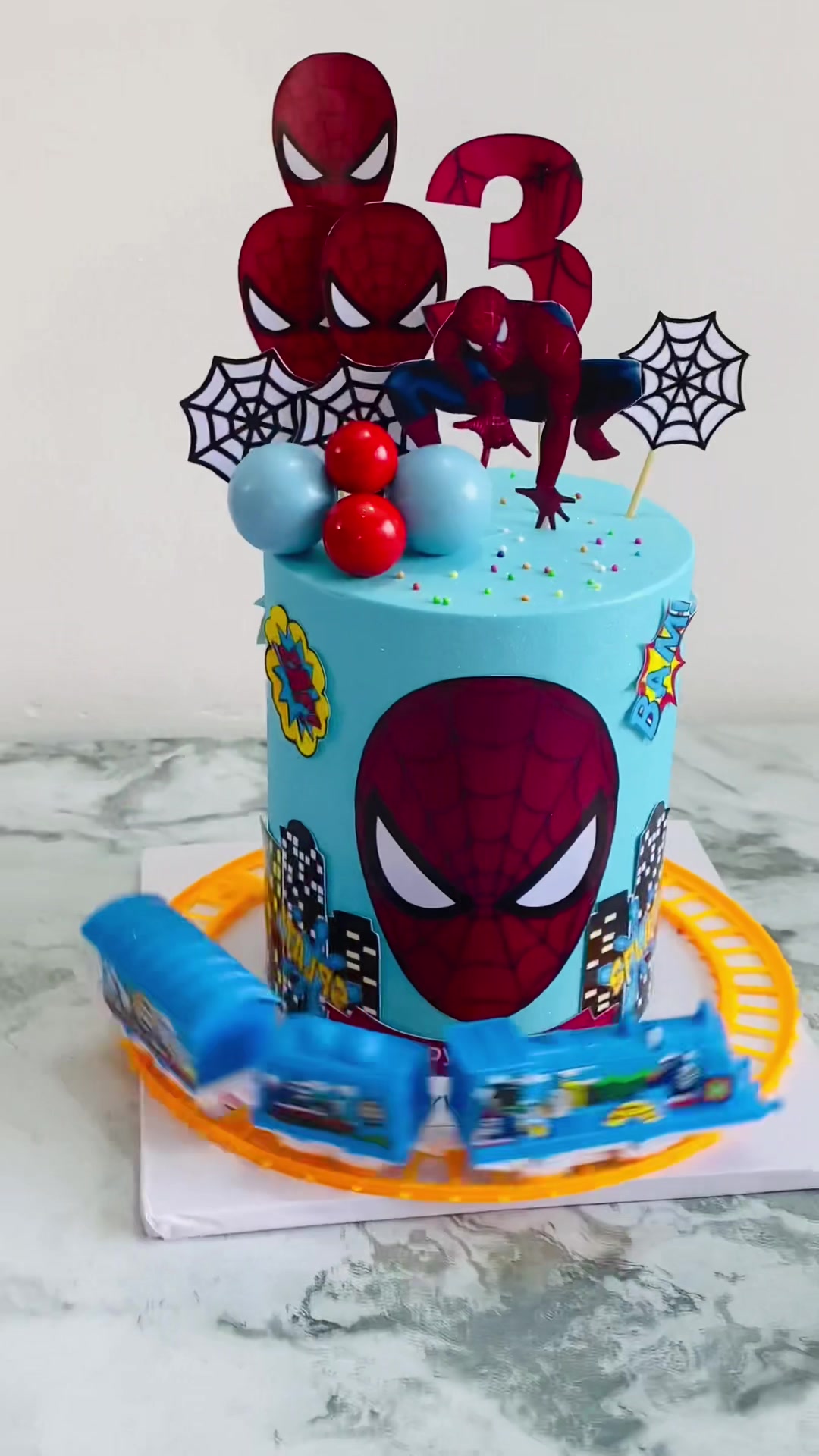 @calesacakes