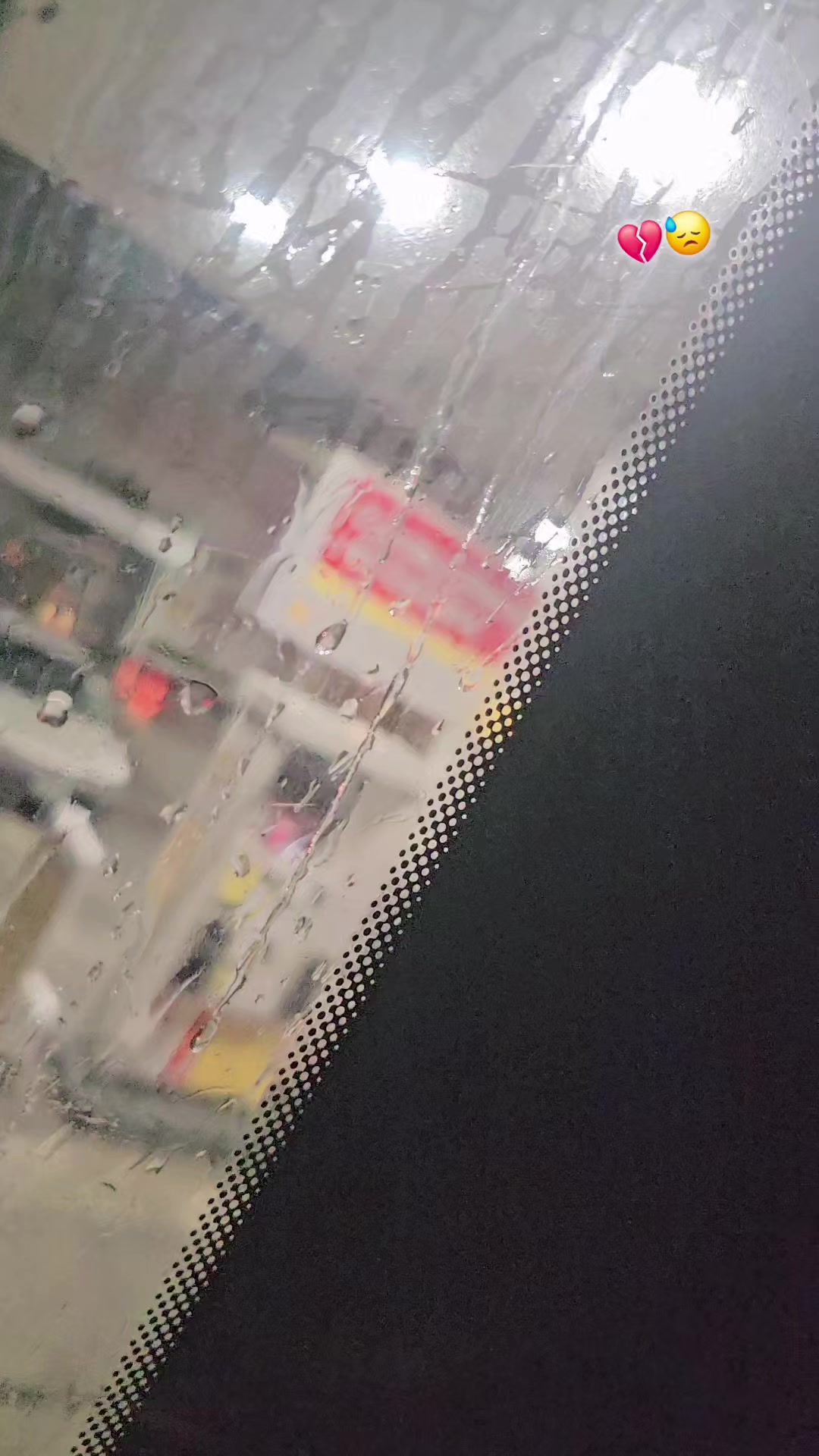 @𝕤𝕠𝕗𝕚 𝕔𝕙𝕚𝕥𝕚𝕔🖤