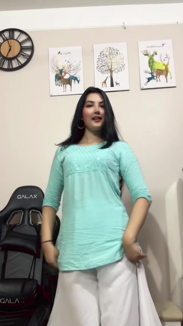 @AKRITI👑