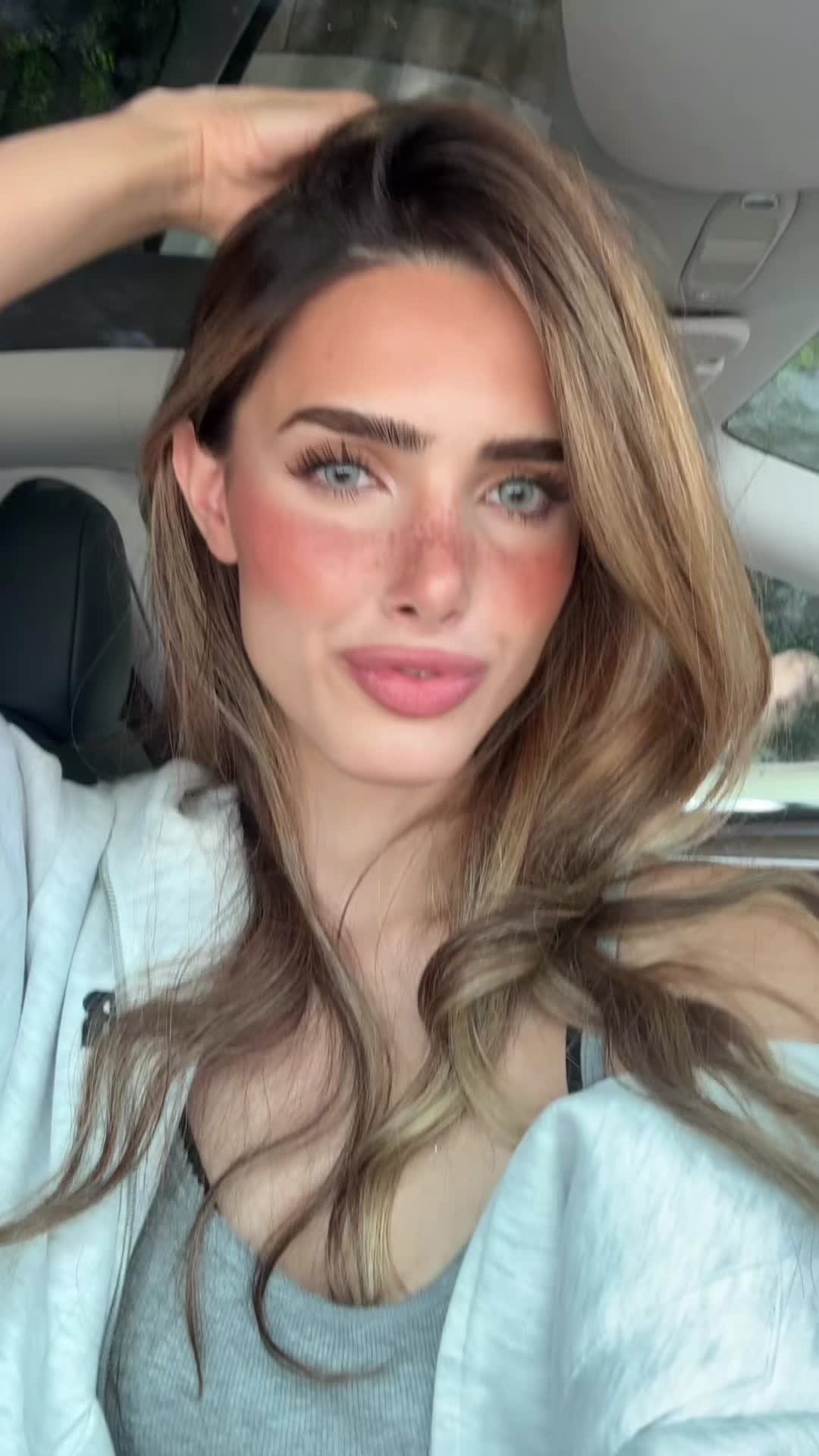 @Adora