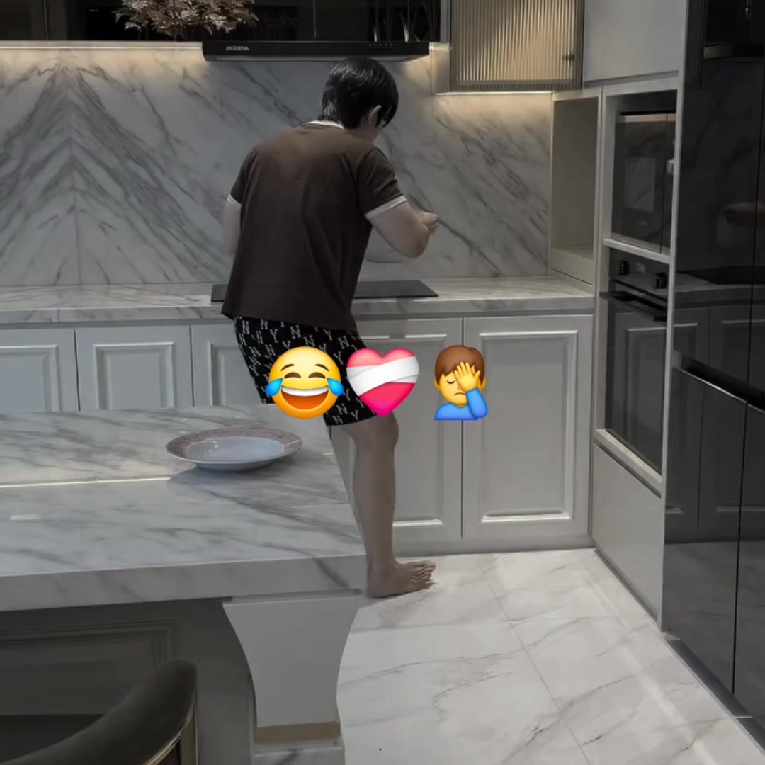 @Ł&Oslash;₱₱Ɏ🫅🇧🇪