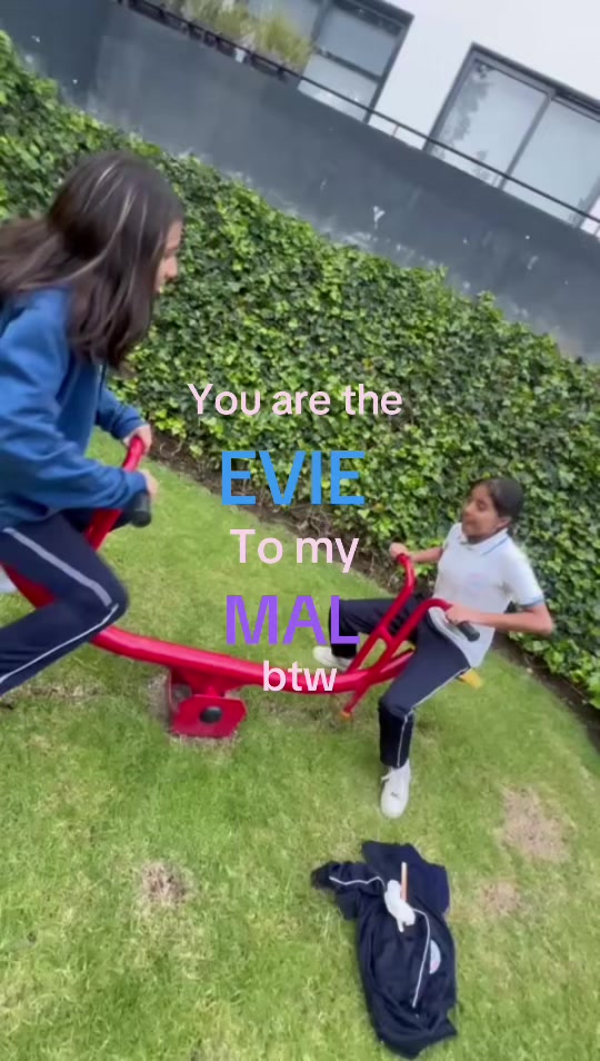 @👯&zwj;♀️👐🏽