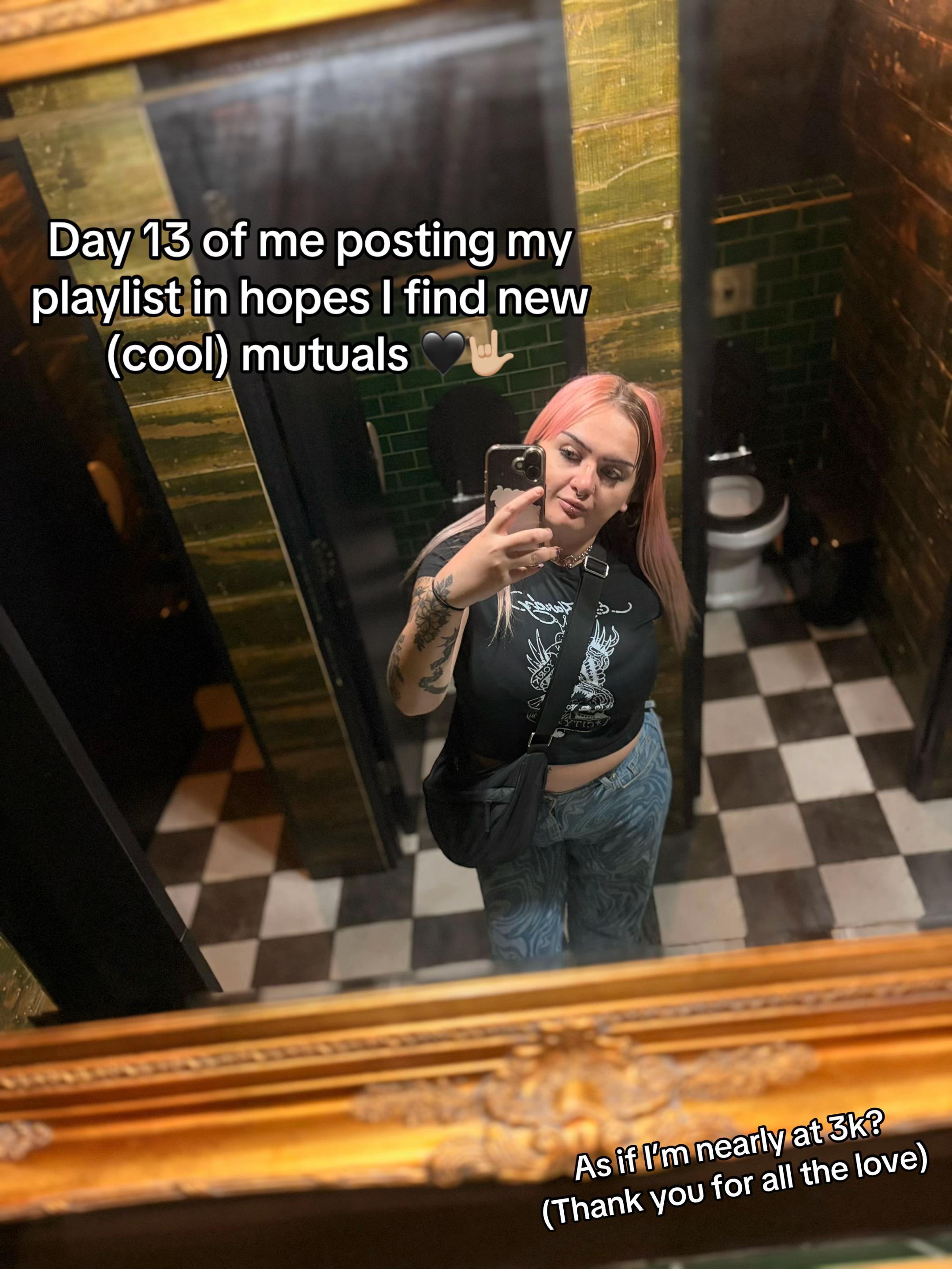 @girl_in_the_pit