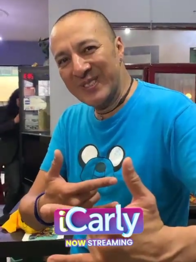 @AXEL LE&Oacute;N