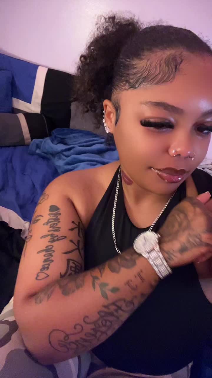 @thelyssarayne