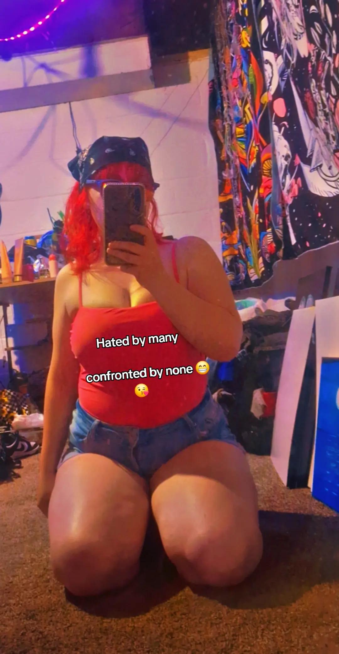 @Čh&euml;rrịị🍒🍒
