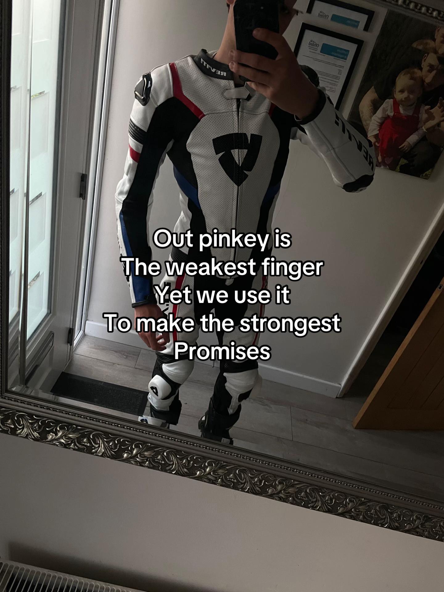 @￴