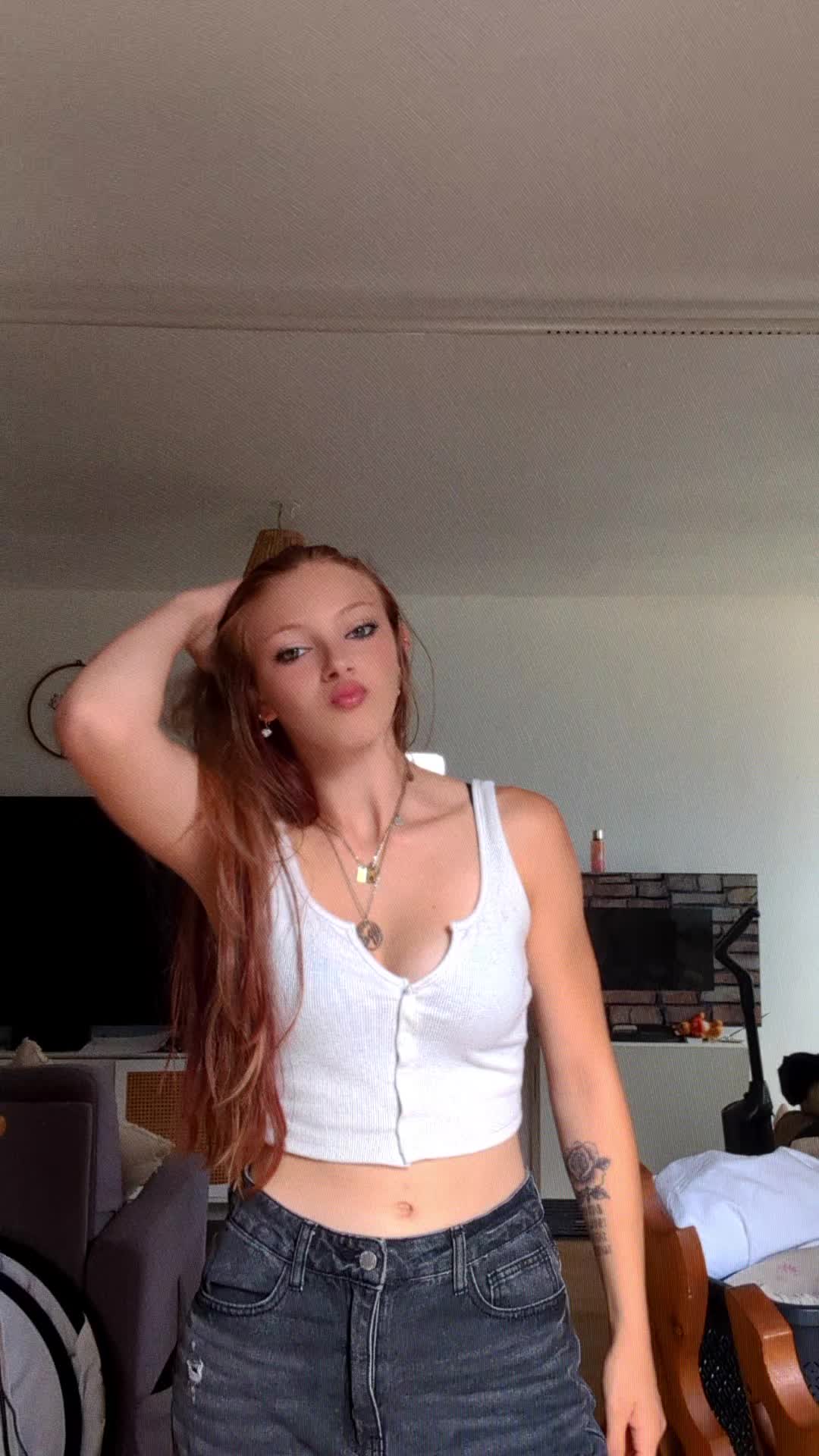 @♡ 𝓬𝓵𝓪𝓻𝓪-𝓶𝓪𝓭𝓲𝓼𝓸𝓷 ♡