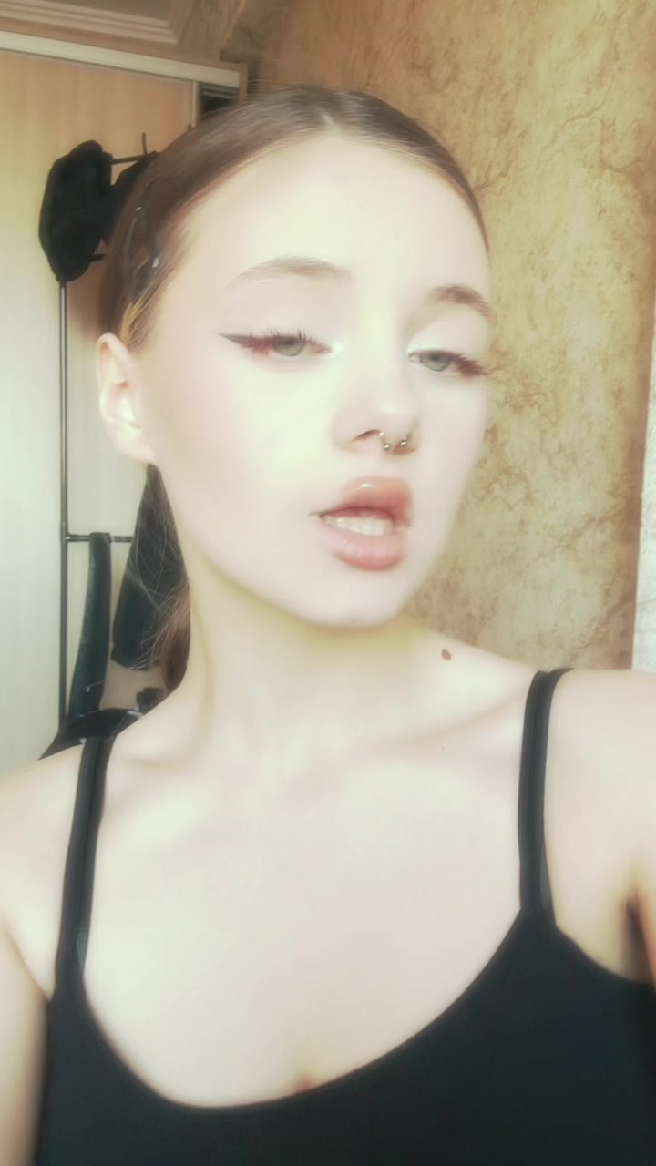 @валерія